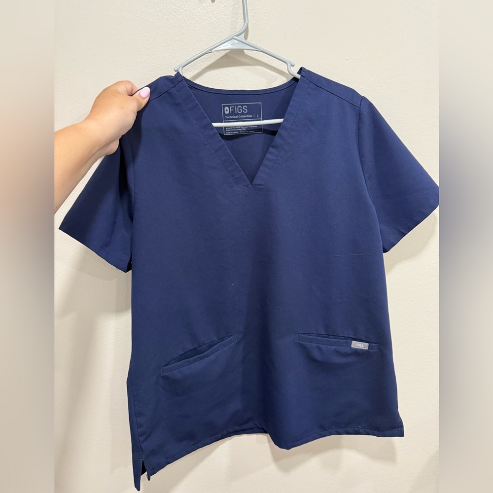 Figs scrub top